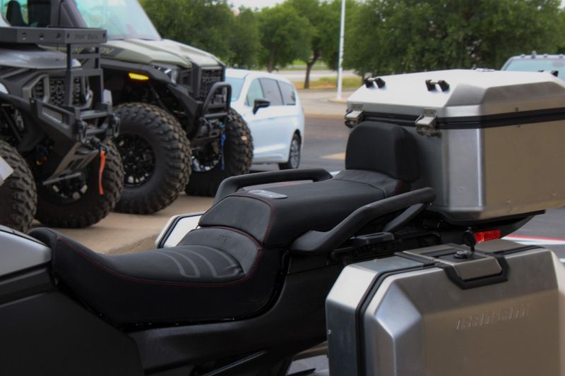 2025 Can-Am CANYON XT STERLING SILVER SATIN Image 22