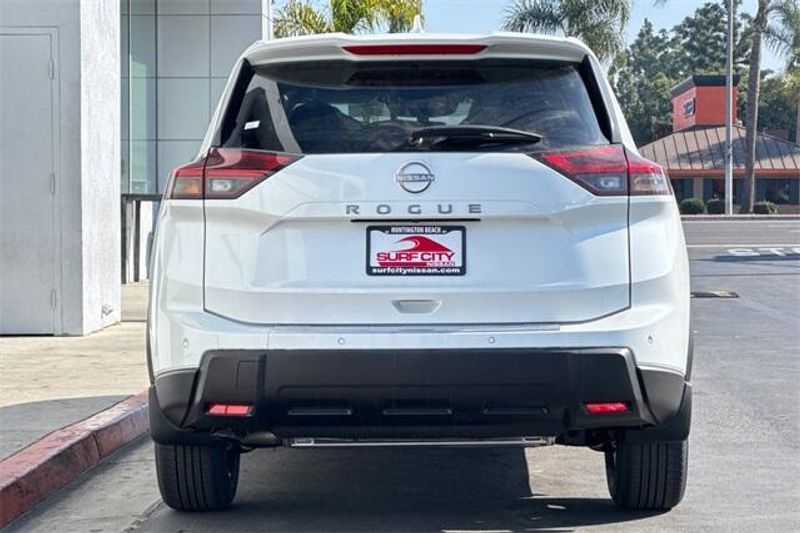 New 2025 Nissan Rogue SVImage 4