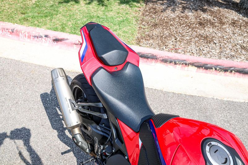 2022 Honda CBR1000RR ABS Image 11