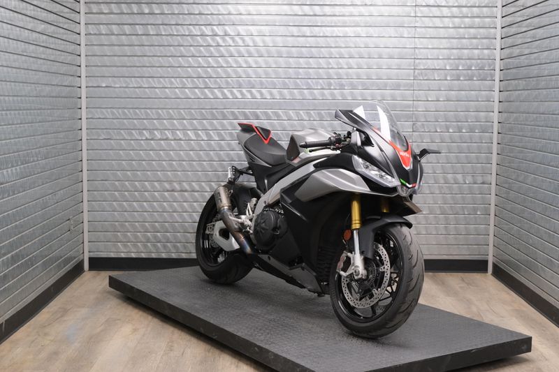 USED 2022 APRILIA RSV4 1100 Image 1