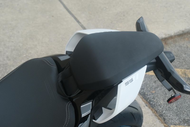 2025 CFMOTO 675 SS NEBULA WHITE Image 24