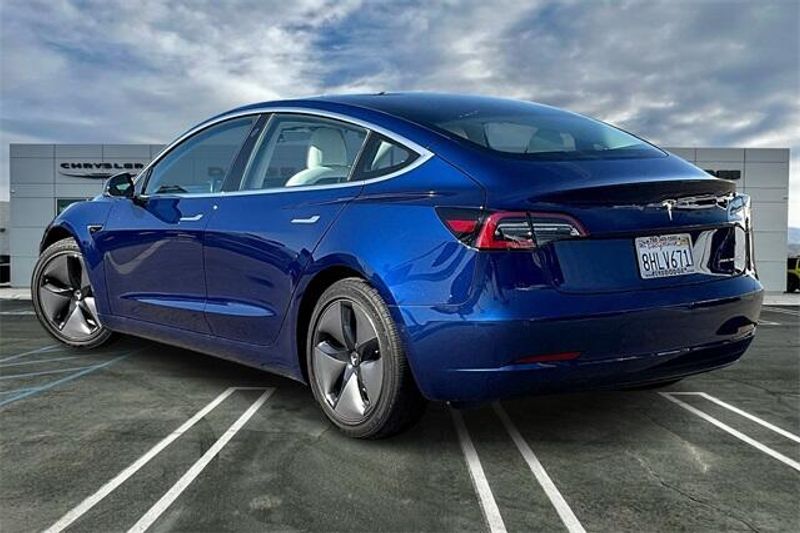 2018 Tesla Model 3 Image 10