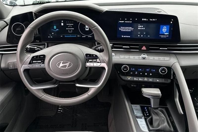 Used 2024 Hyundai Elantra SELImage 12