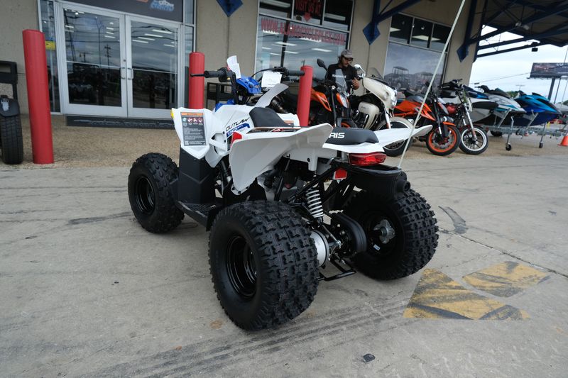 2025 Polaris OUTLAW 110 EFI BRIGHT WHITE AND BLUE Image 11