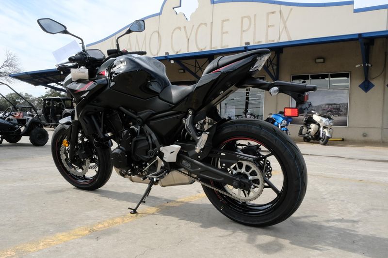 2025 Kawasaki Z650 METALLIC MATTE DARK GRAY AND METALLIC SPARK BLACKImage 13