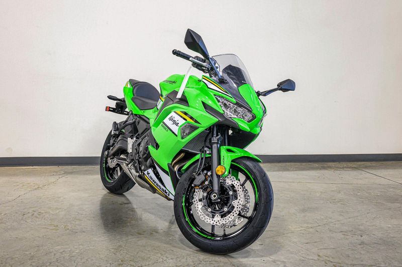 2025 Kawasaki NINJA 650 KRT EDITION ABS  LIME GREENEBONYPEARLBLIZZARD WHITEImage 1