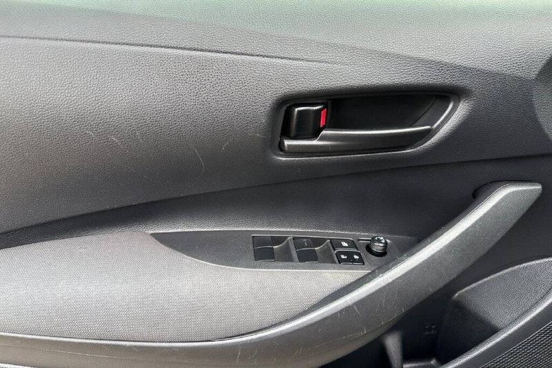 Used 2025 Toyota Corolla LEImage 10