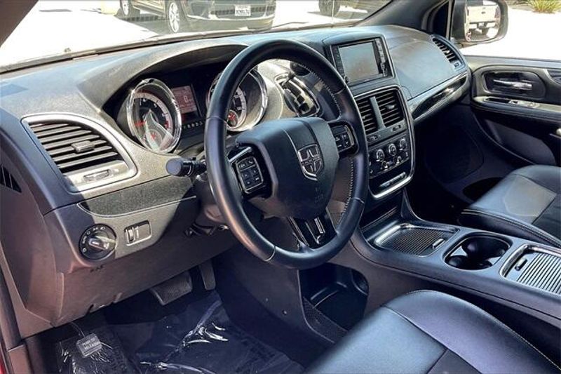 2019 Dodge Grand Caravan SXTImage 14