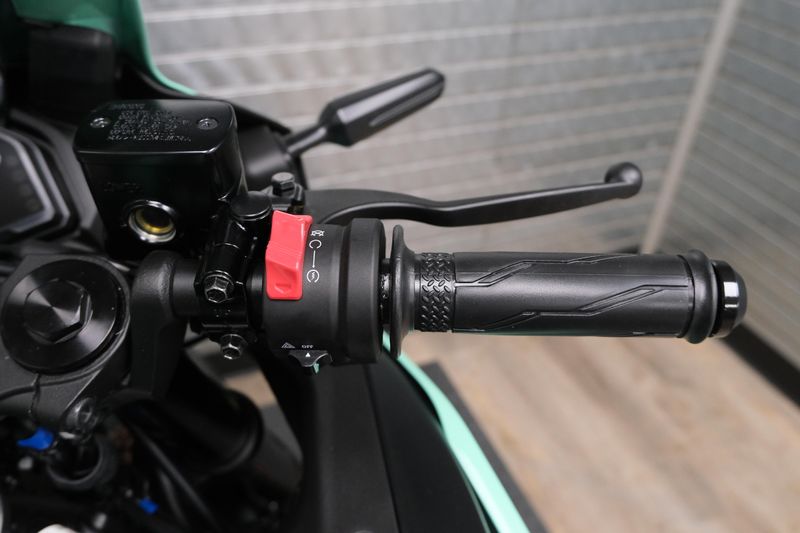 NEW 2026 YAMAHA YZFR3 ABS Image 21