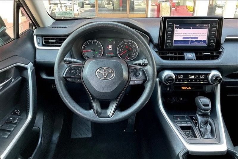 2019 Toyota RAV4 XLEImage 4