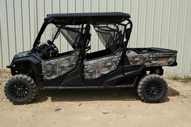 NEW 2025 HONDA PIONEER 10006 DELUXE CREW Image 6