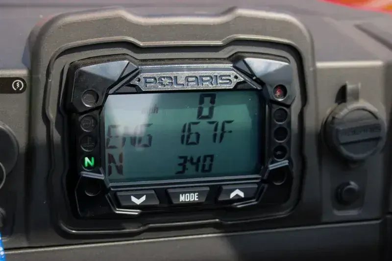 2025 Polaris RZR 200 EFI INDY RED Image 15