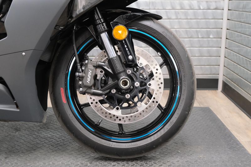 USED 2025 KAWASAKI NINJA ZX6R ABS Image 12