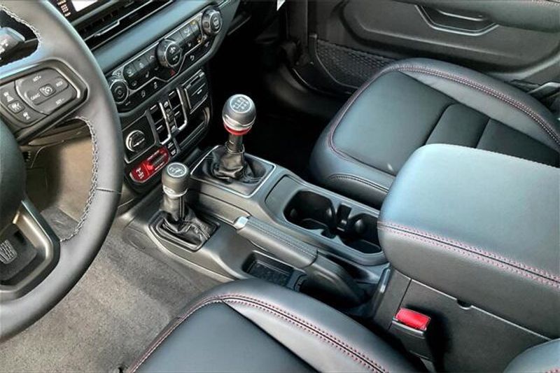 New 2025 Jeep Wrangler 4-door Rubicon XImage 7