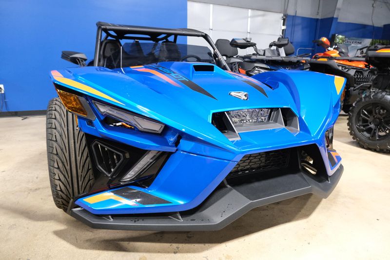 2024 Polaris SLINGSHOT R AUTODRIVE RADAR BLUE FADEImage 3