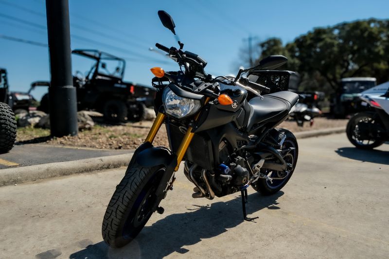 2014 Yamaha FZ09 GRAY AND BLUEImage 8