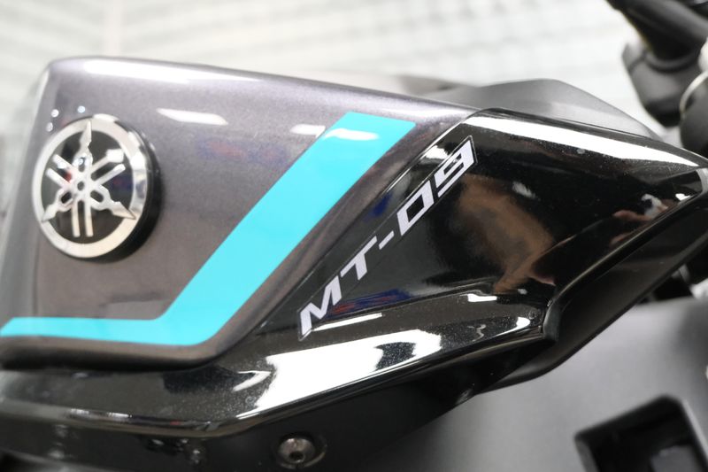 USED 2024 YAMAHA MT09 Image 12