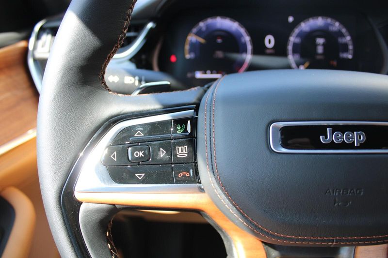 2025 Jeep Grand Cherokee L Summit Reserve photo 14