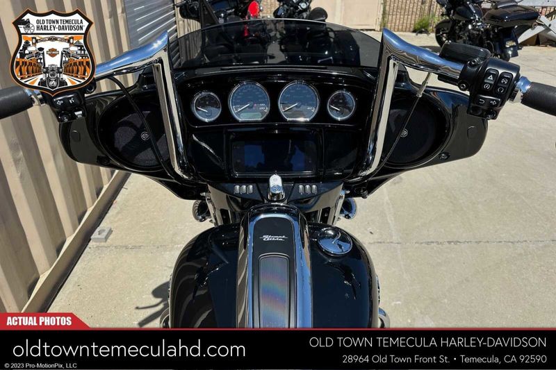 2022 Harley-Davidson Street Glide in a Black exterior color. BMW Motorcycles of Temecula – Southern California (951) 506-6903 bmwmotorcyclesoftemecula.com 