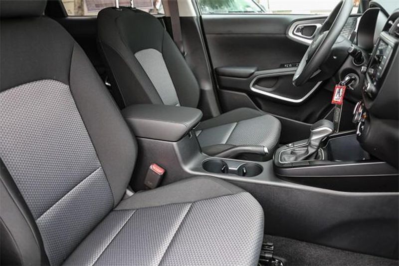 New 2025 Kia Soul LXImage 7