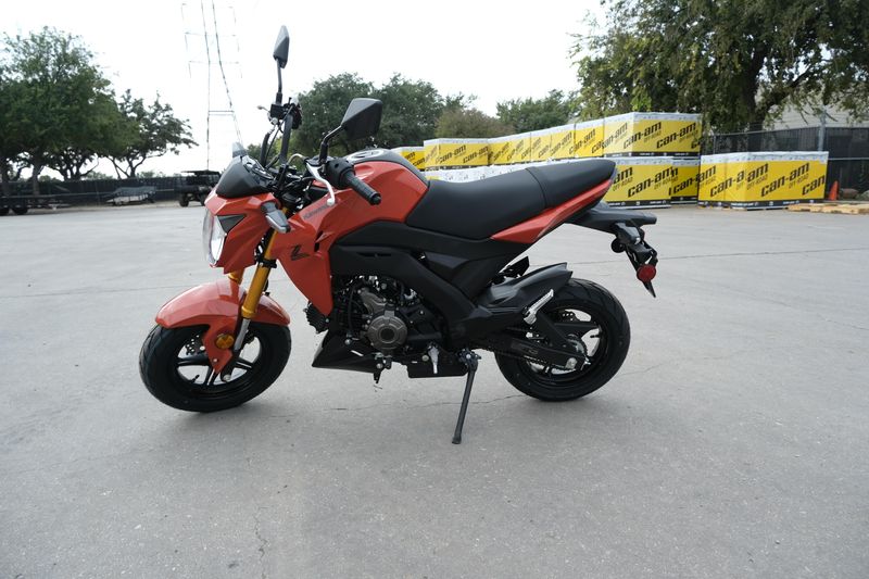 2025 Kawasaki Z125 PRO PEARL LAVA ORANGEImage 5