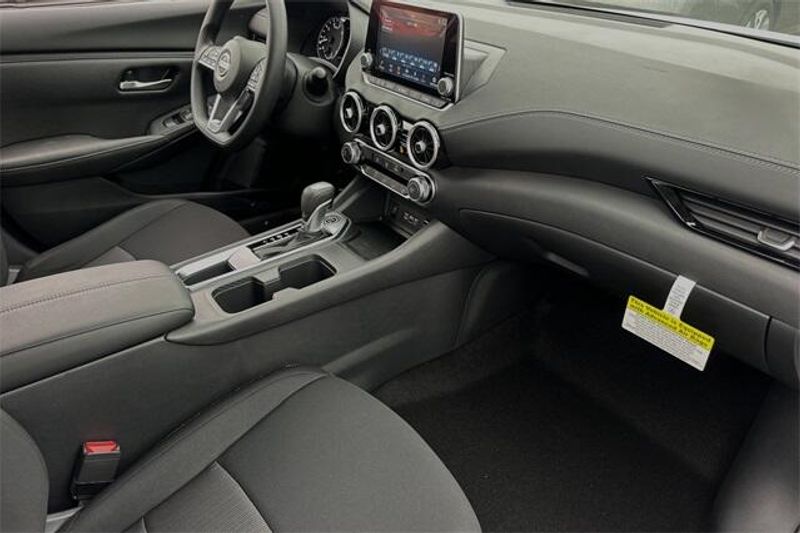 New 2025 Nissan Sentra SVImage 12