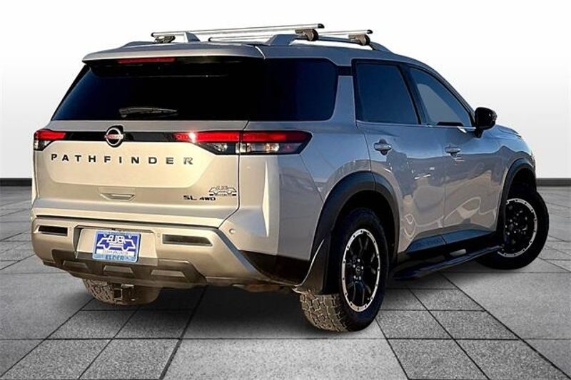 2022 Nissan Pathfinder SLImage 13