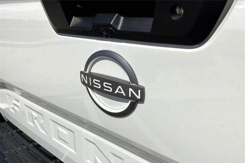 2023 Nissan Frontier SVImage 7