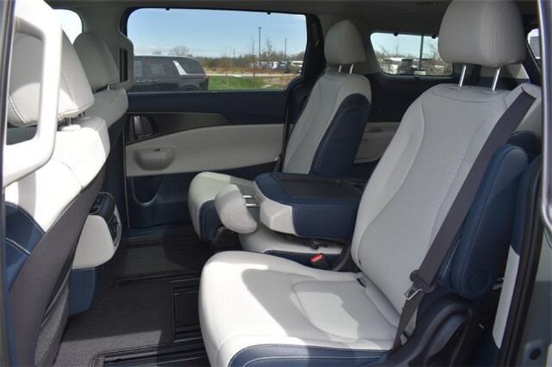 2025 Kia Carnival SX PrestigeImage 19