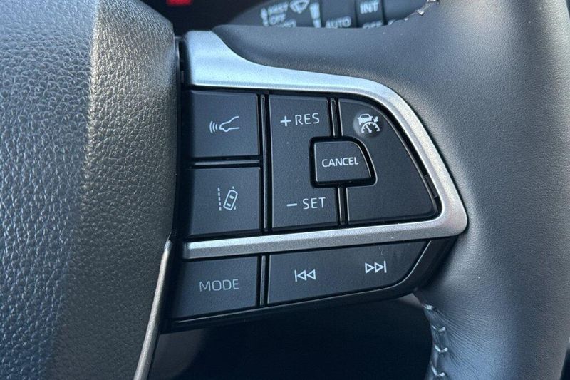 New 2026 Toyota Highlander Hybrid PlatinumImage 27