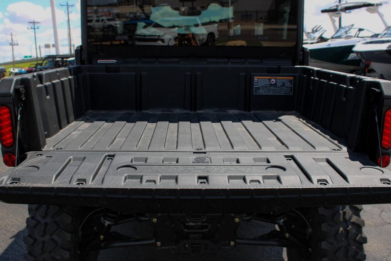 2025 Can-Am DEFENDER MAX LIMITED CAB HD10 WILDLAND CAMO Image 11