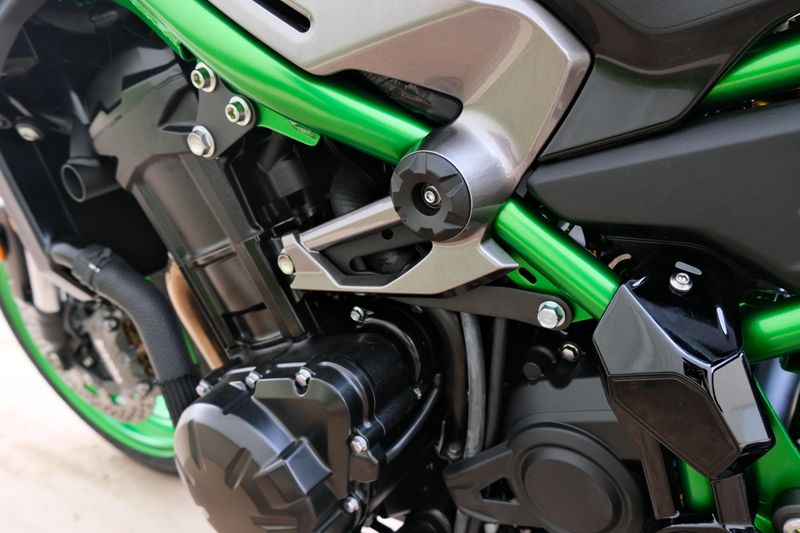 NEW 2025 KAWASAKI Z900 SE ABS Image 17