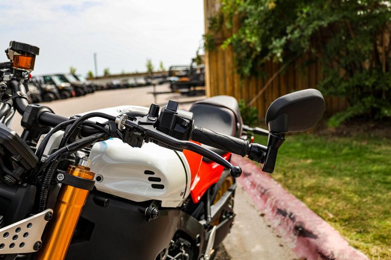 2024 Yamaha XSR900 HERITAGE WHITE Image 19