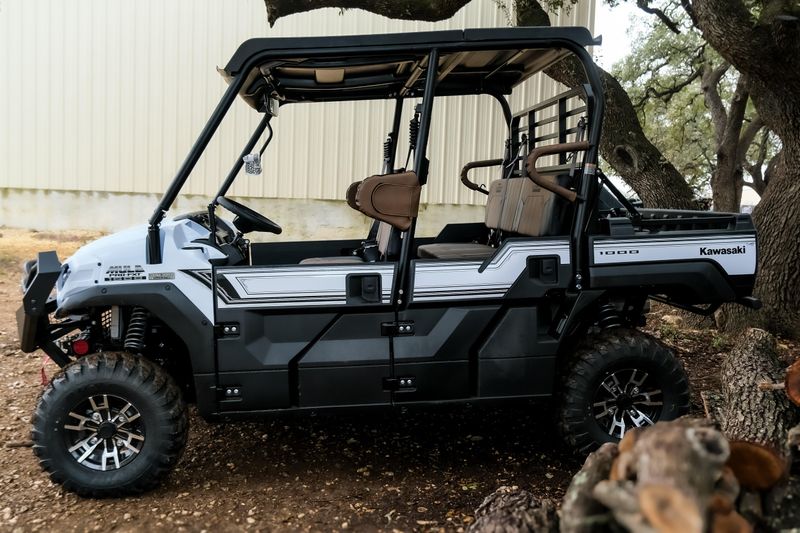 2025 Kawasaki MULE PROFXT 1000 LE PLATINUM RANCH EDITION METALLIC STARDUST WHITEImage 19