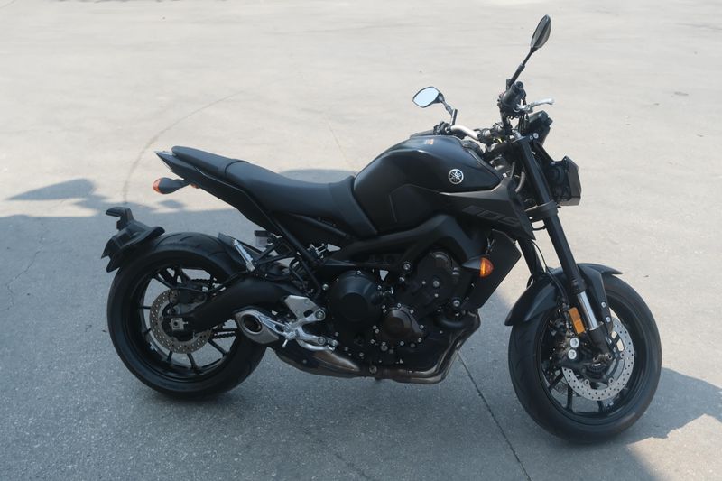 2020 Yamaha MT09 BLACK Image 2