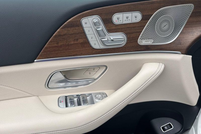 Used 2025 Mercedes-Benz GLS 450Image 11