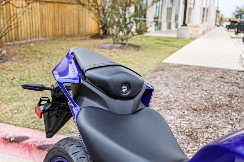 2025 Yamaha YZFR3 ABS TEAM BLUE Image 12