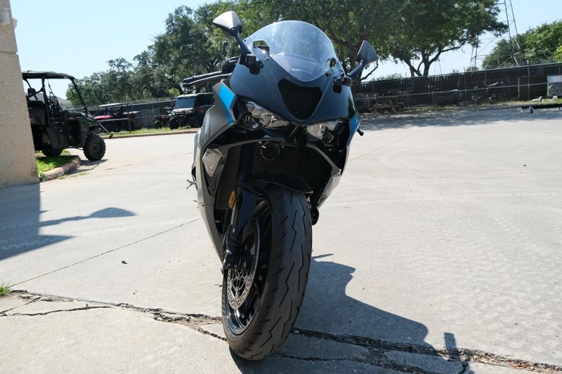 USED 2025 KAWASAKI NINJA ZX6R ABS Image 2