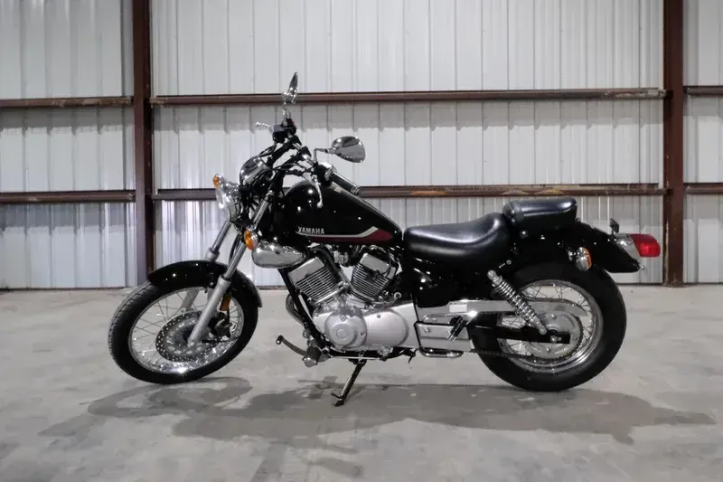 2025 Yamaha V STAR 250 RAVEN Image 25