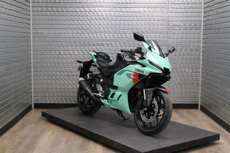 NEW 2026 YAMAHA YZFR3 ABS Image 1
