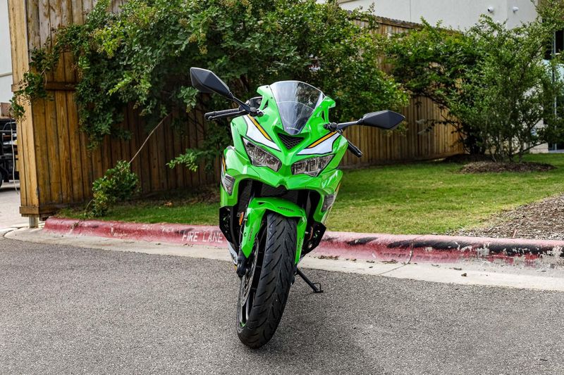 2025 Kawasaki NINJA ZX4RR ABS KRT EDITION ABS LIME GREEN AND EBONY AND PEARL BLIZZARD WHITE Image 7