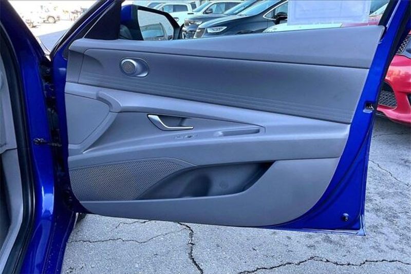 Used 2023 Hyundai Elantra SELImage 23