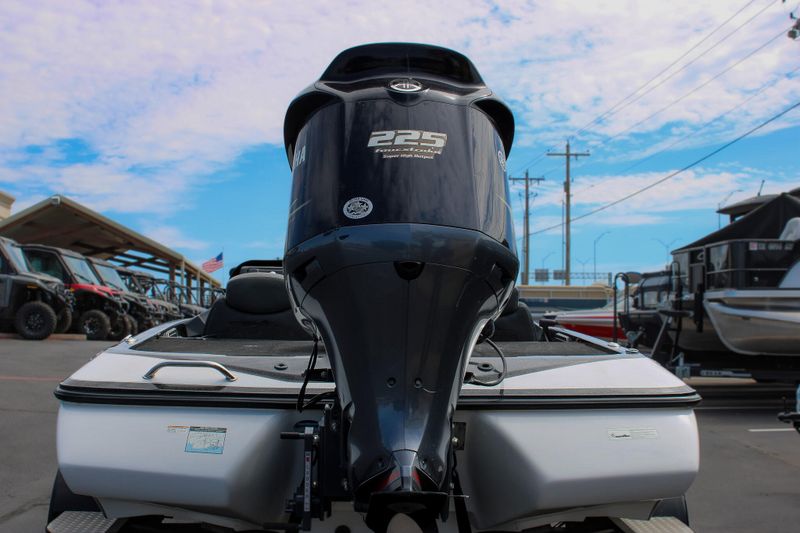 Used 2015 SKEETER ZX225 Image 15