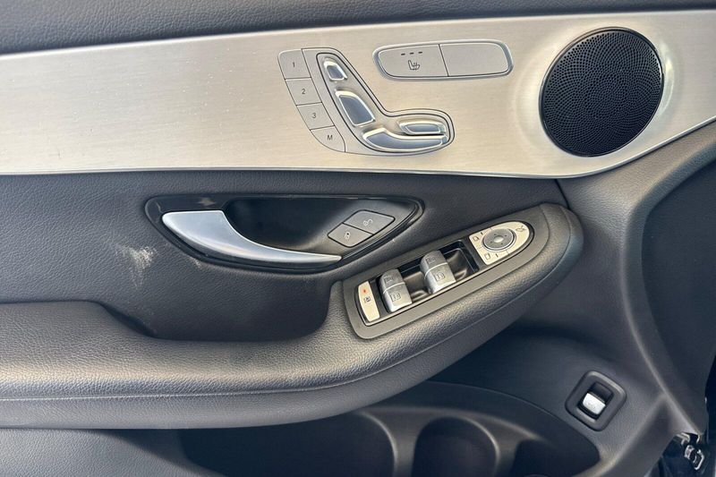 Used 2022 Mercedes-Benz GLC 300Image 11