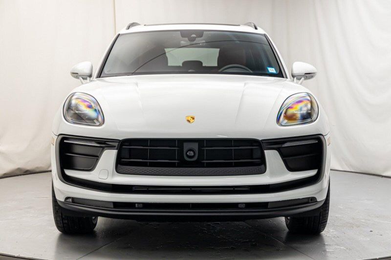 2024 Porsche Macan Image 8