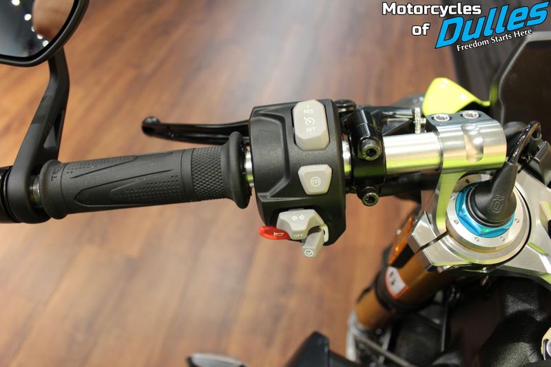 2026 Triumph Speed Triple 1200 RX Image 9