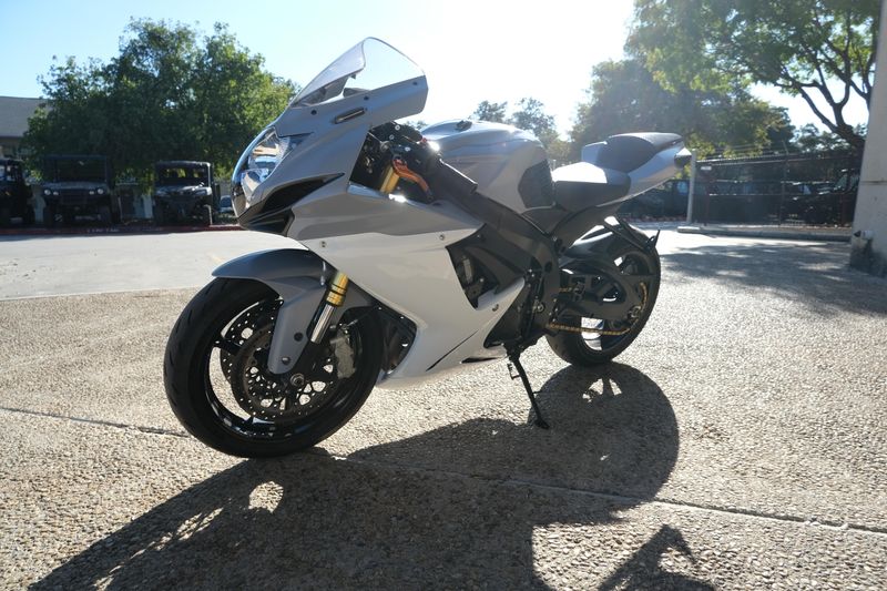 2022 Suzuki GSXR 750 GRAY AND WHITEImage 1