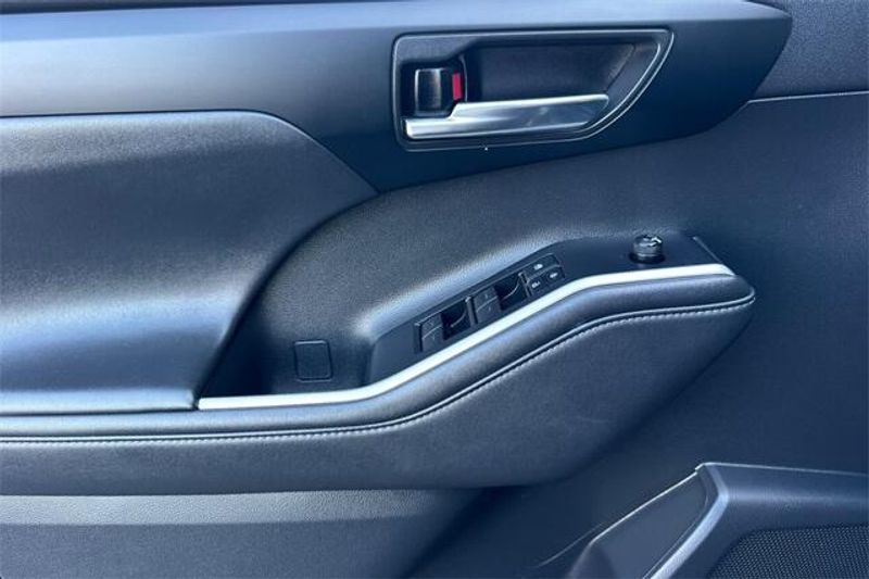 2022 Toyota Highlander XLEImage 9