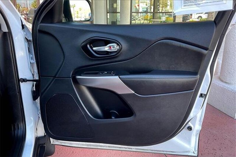 2021 Jeep Cherokee Latitude Lux photo 22