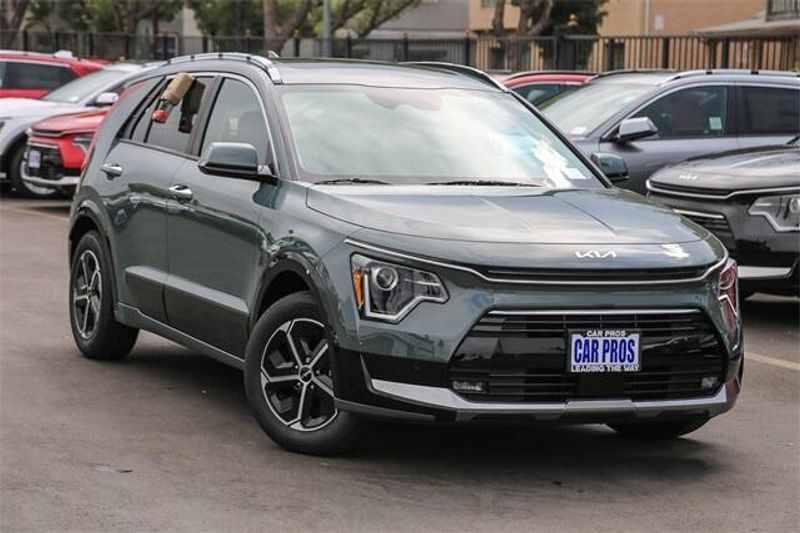 New 2025 Kia Niro SXImage 2